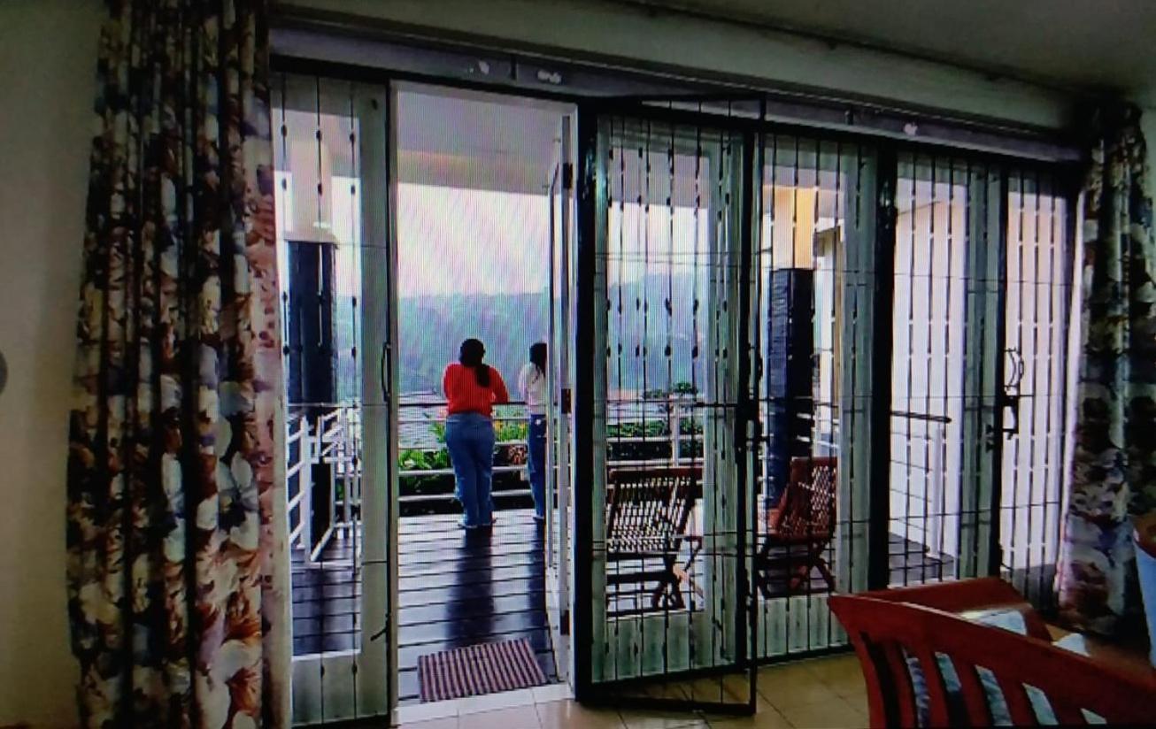 Villa Keluarga Syariah Resor Dago Pakar Bandung - View Bukit Luaran gambar